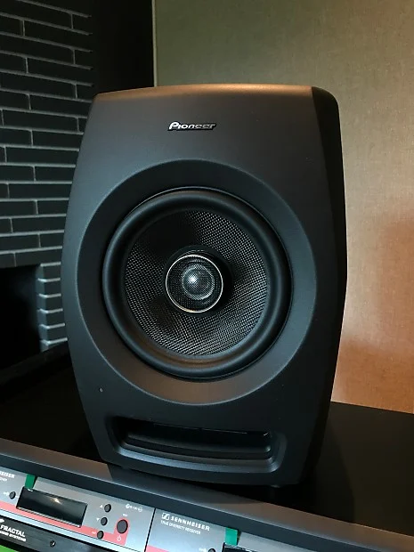 PIONEER RM07 bên ngoài