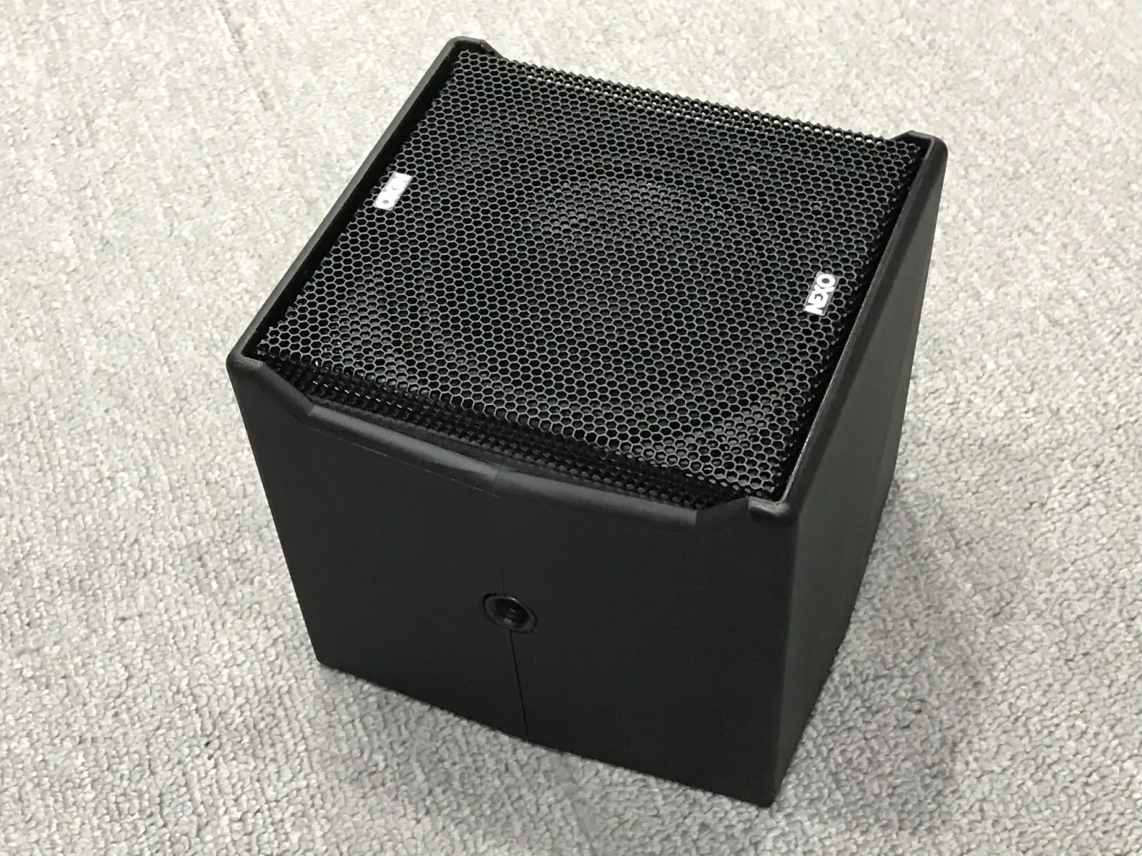 mặt ê căng của loa Nexo ID14