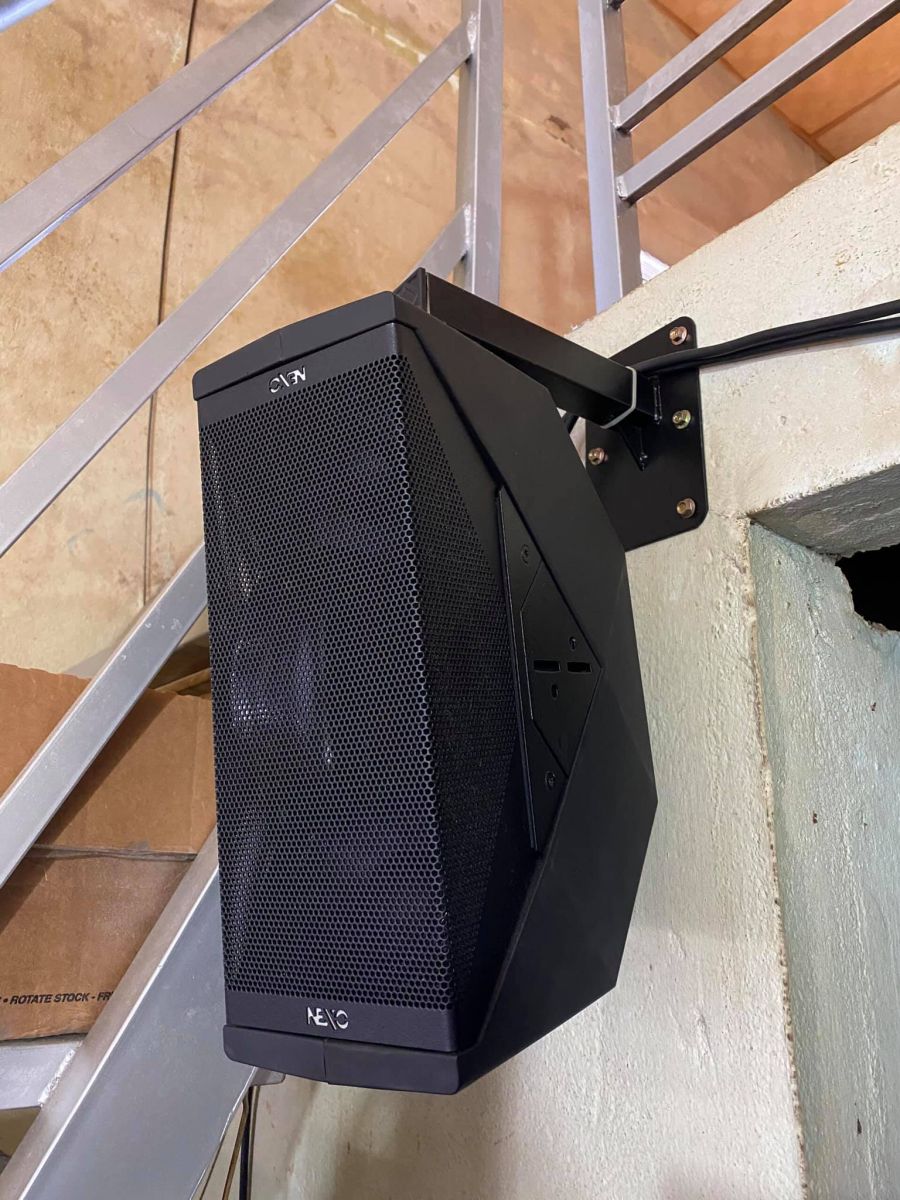 giá treo loa gắn tường