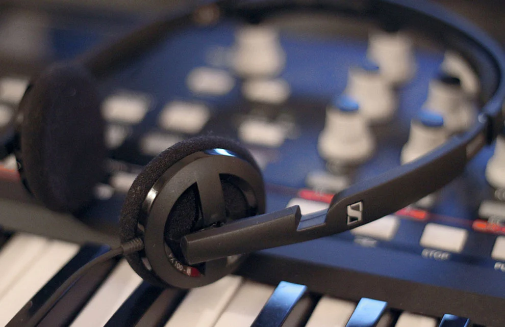 Thiết kế tai nghe Sennheiser PX100II