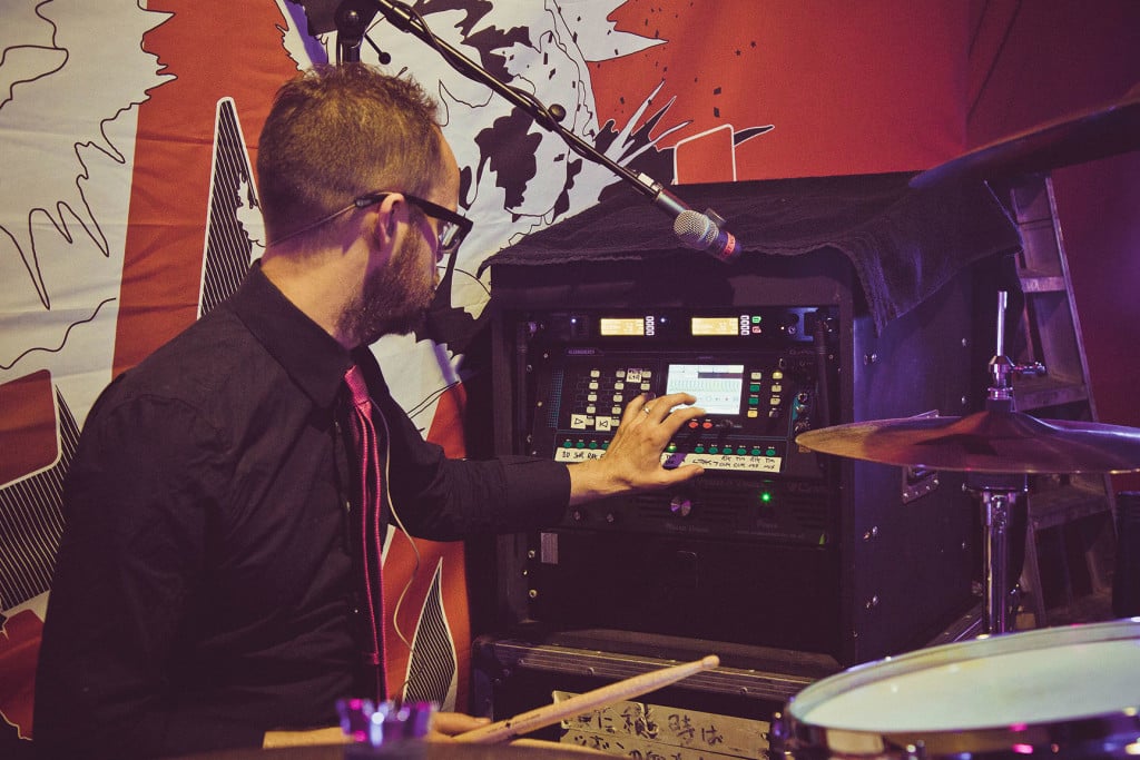 QU-PAC biểu diễn