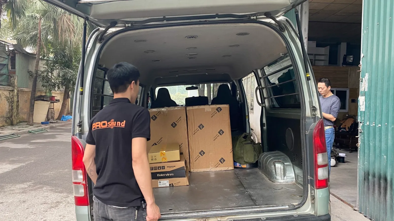 vận chuyển thiết bị âm thanh 