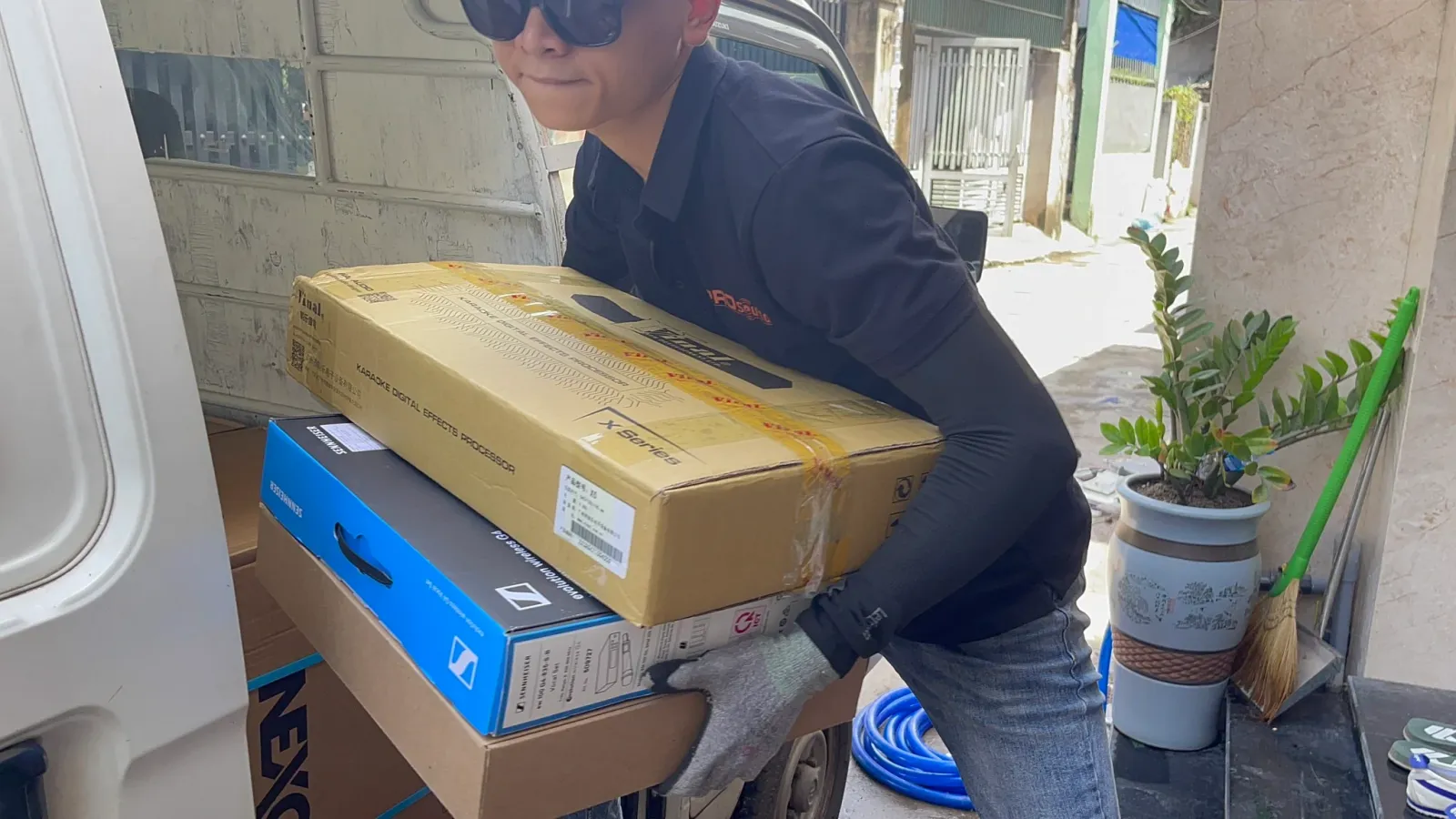 vận chuyển d&agrave;n karaoke 