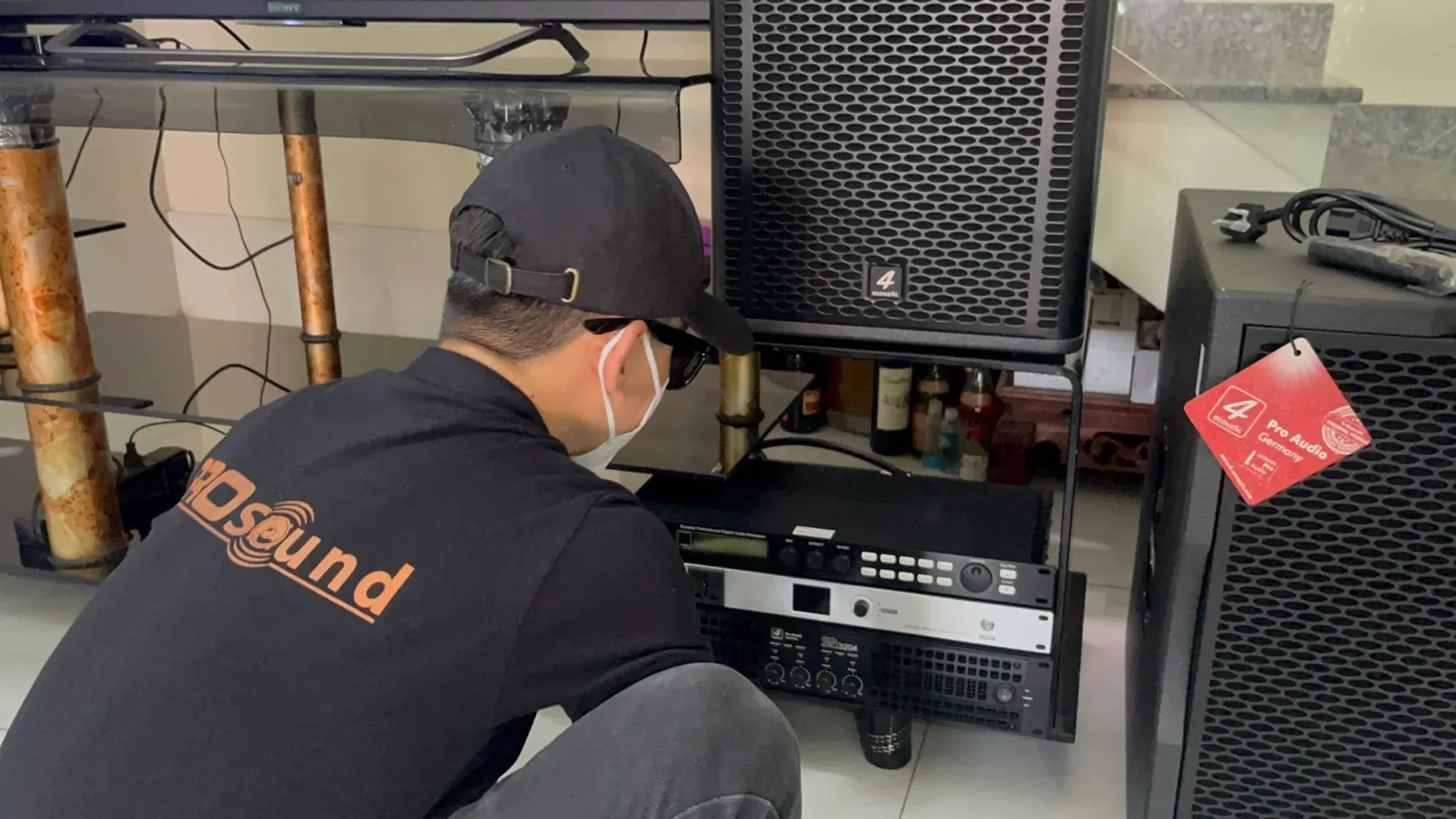 nhân viên lắp đặt