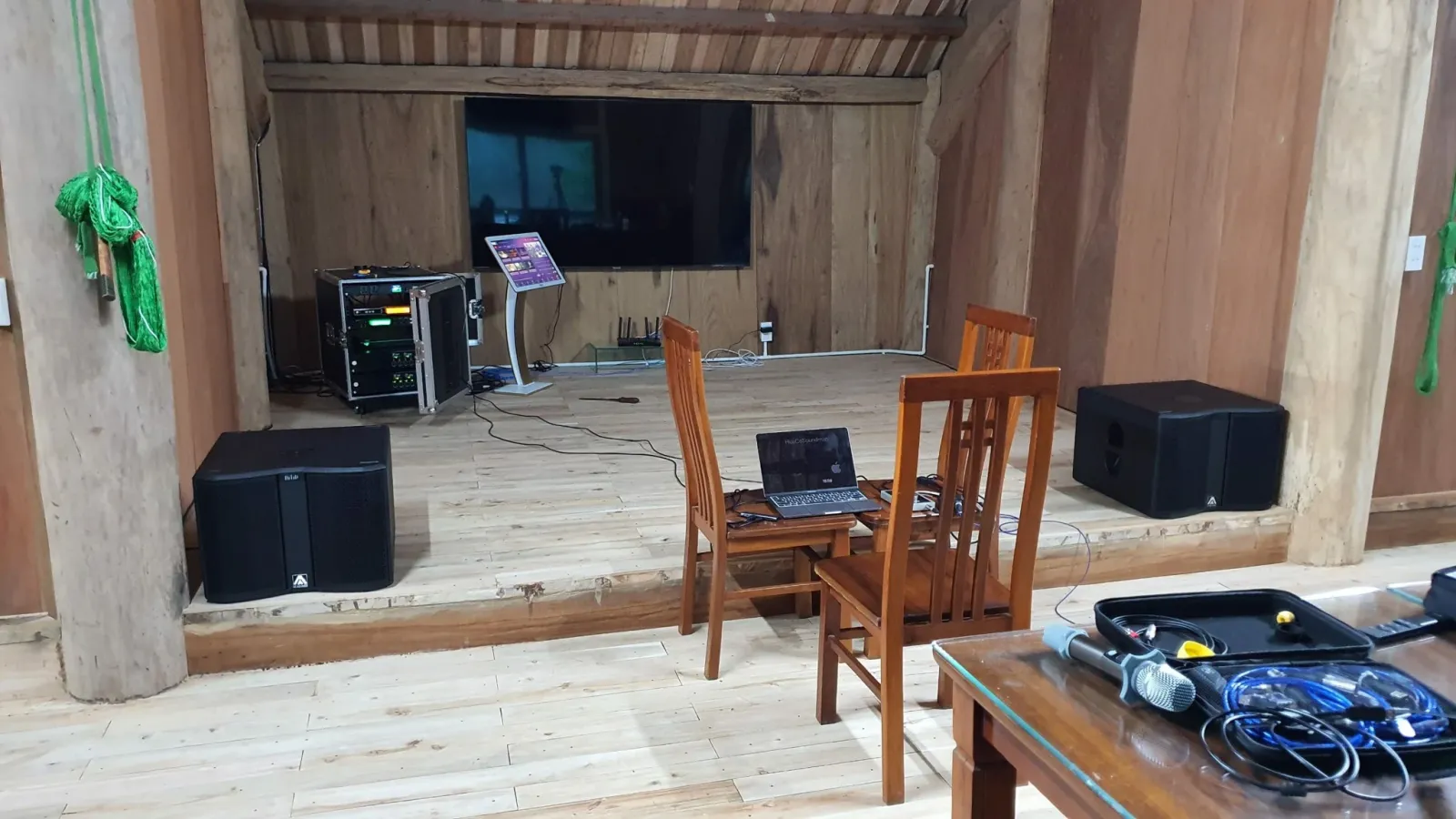 d&agrave;n h&aacute;t cho nh&agrave; s&agrave;n 