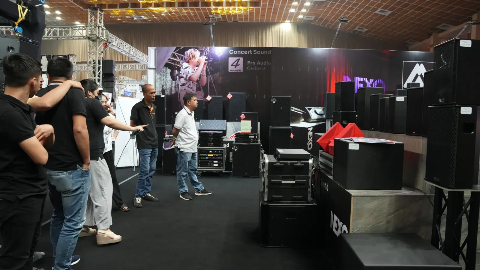 Triển lãm PLASE SHOW 