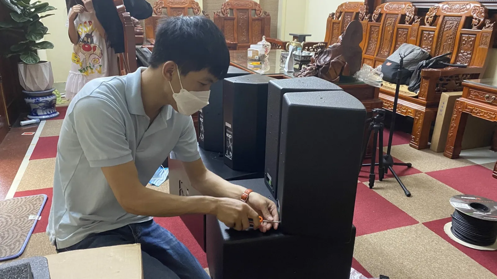 nhân viên lắp đặt 