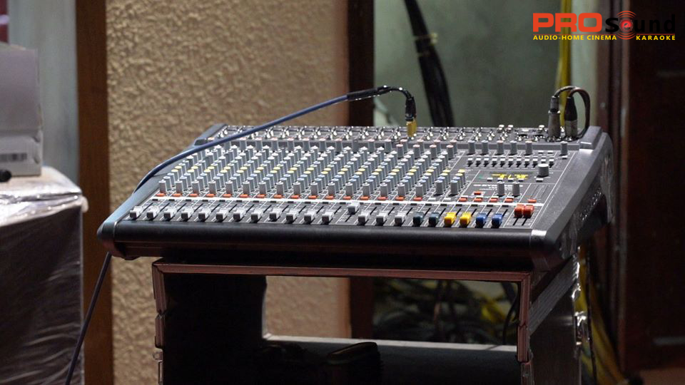 Thiết bị xử l&yacute; &acirc;m thanh