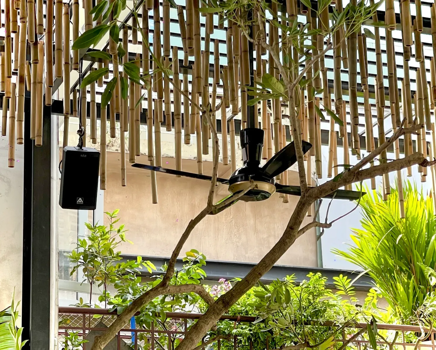 Lắp đặt hệ thống âm thanh 