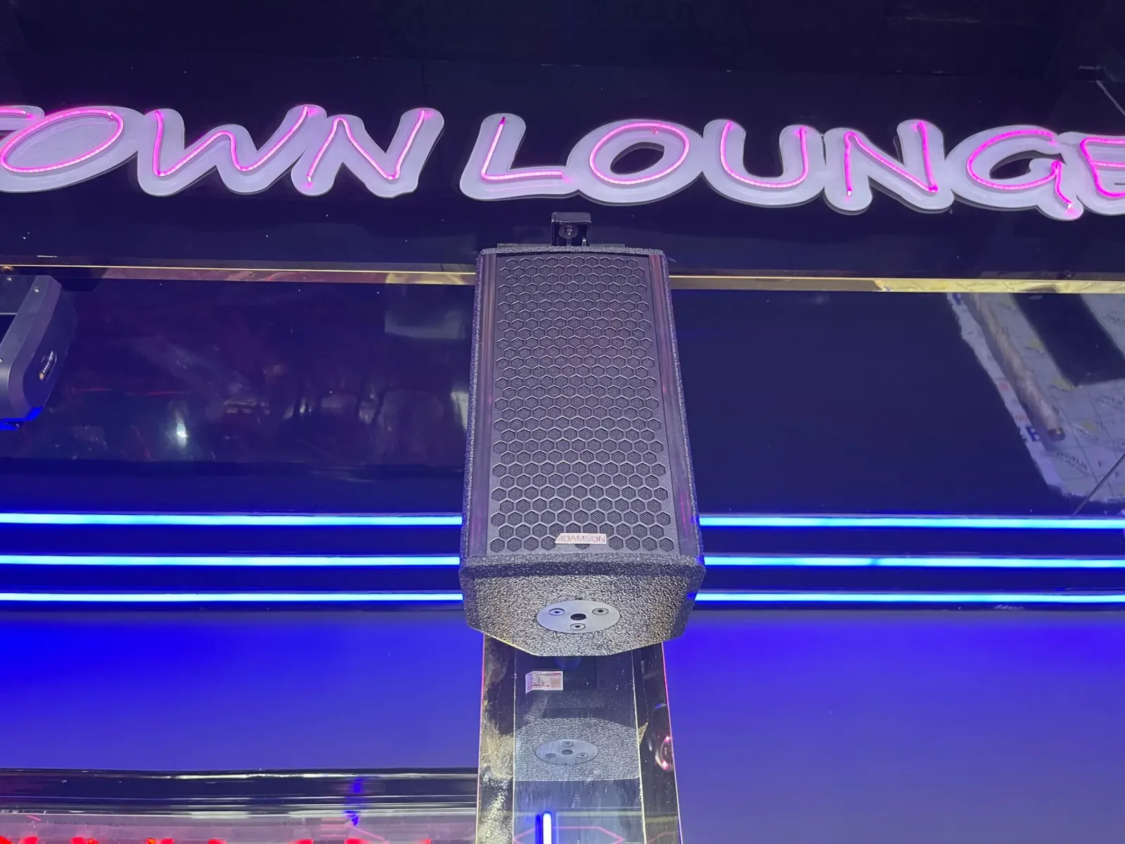 Lắp Đặt Hệ Thống Âm thanh Adamson cho quán LOUNGE STOWN