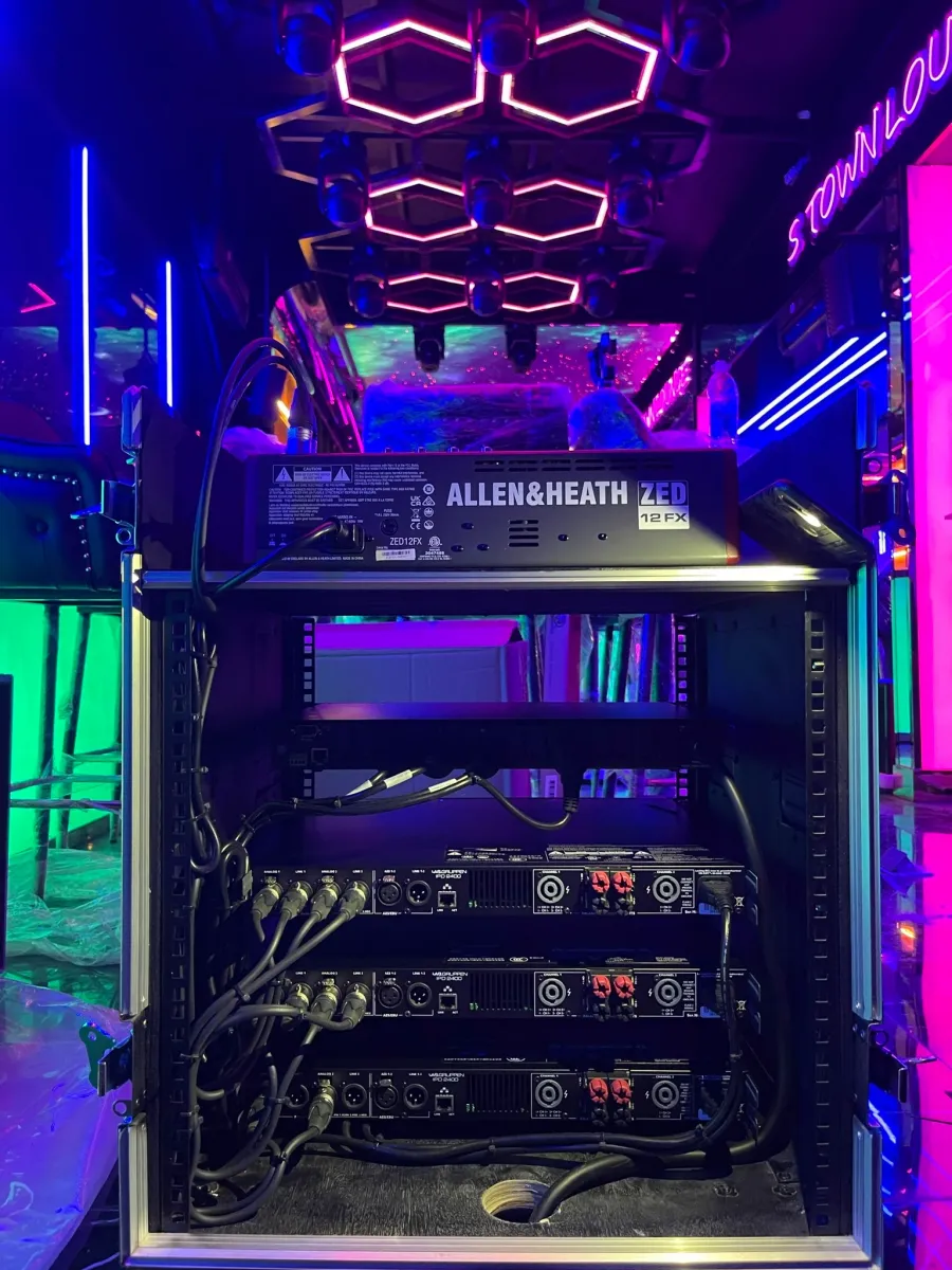 Âm thanh Adamson cho LOUNGE STOWN