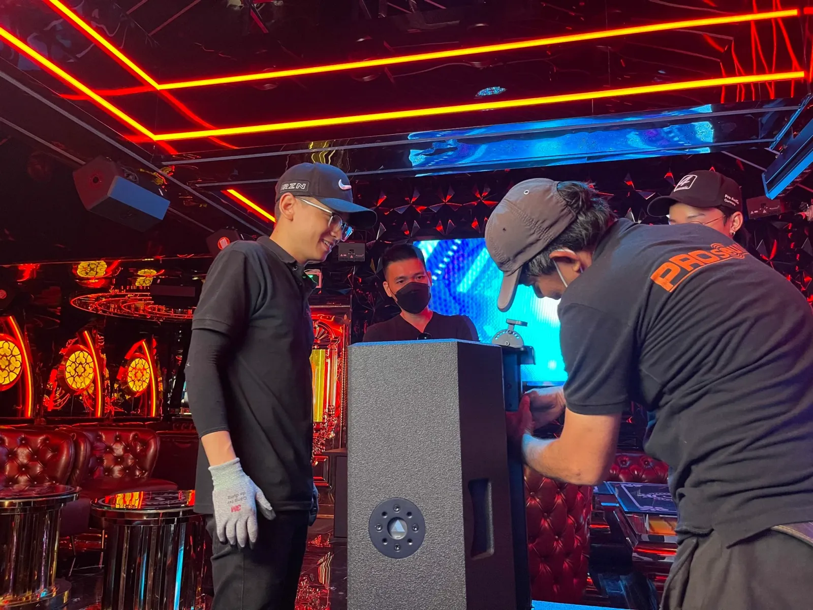 Lắp đặt hệ thống âm thanh loa Adamson 