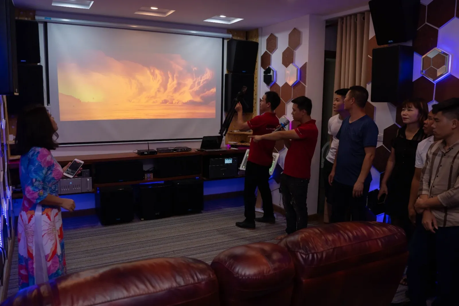 ph&ograve;ng chiếu phim 