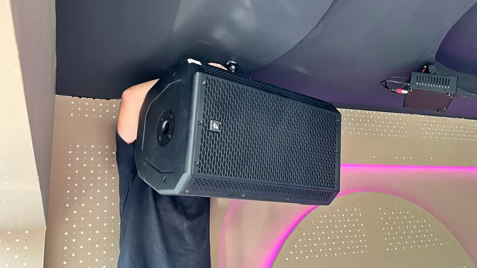 Lắp đặt hệ thống âm thanh 4Acoustic 112K cho quán bar – beer club 