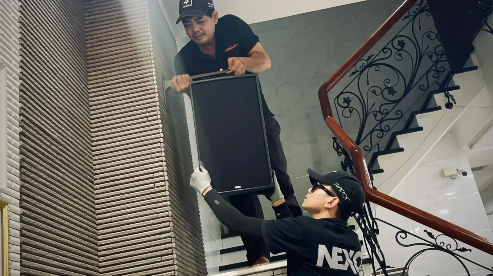 lắp đặt loa hát 