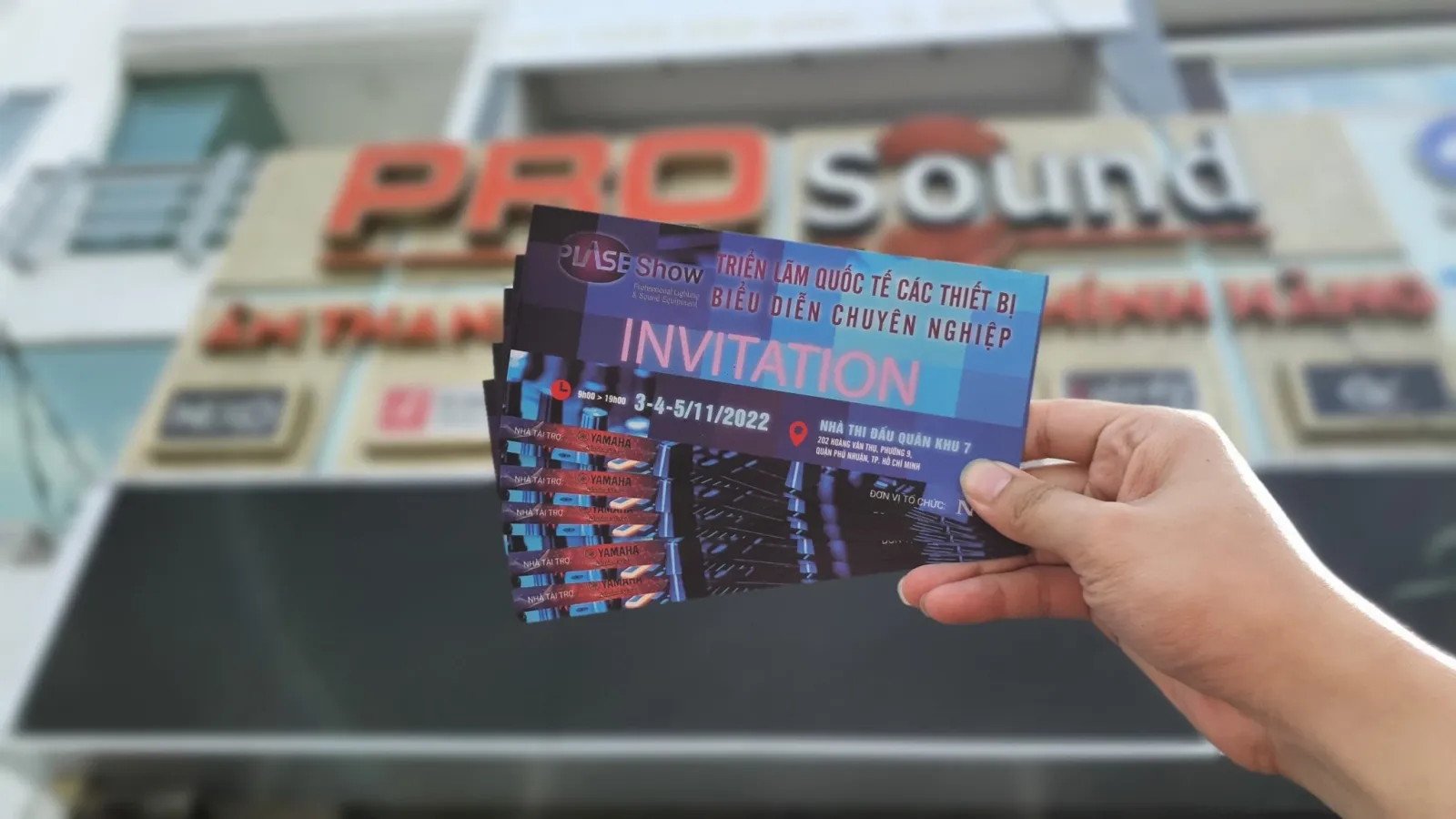 Những tấm vé PLASE SHOW đã được phát đi trước thềm triển lãm