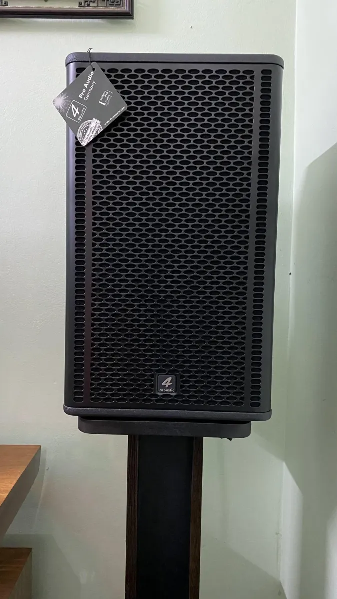 mẫu loa hát karaoke